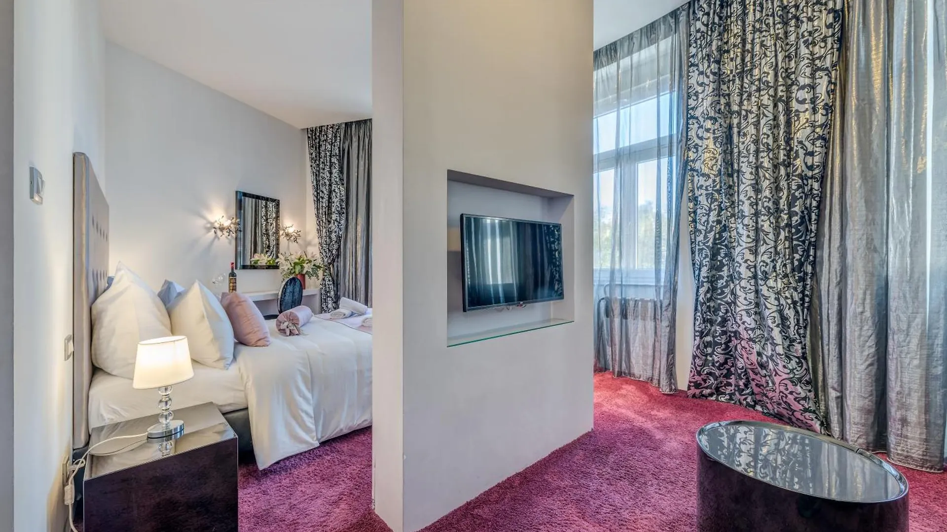 ספליט Starlight Luxury Rooms בית הארחה